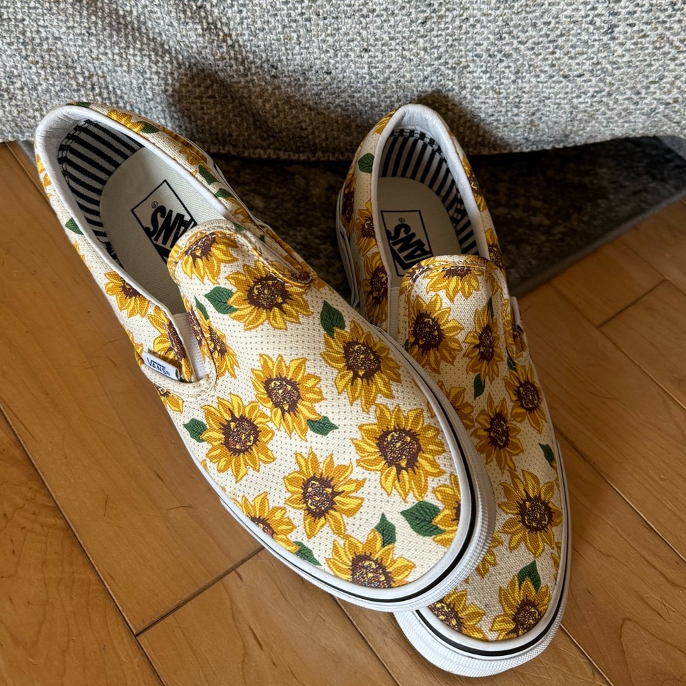 NWOT Vans Slip On Sunflower Pattern